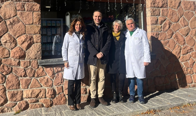 Cosentino e la sindaca Jardini con i farmacisti