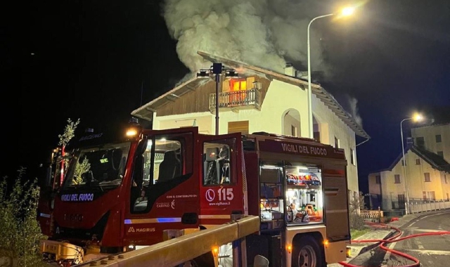Notte di fuoco: case in fiamme a Baceno e Baveno