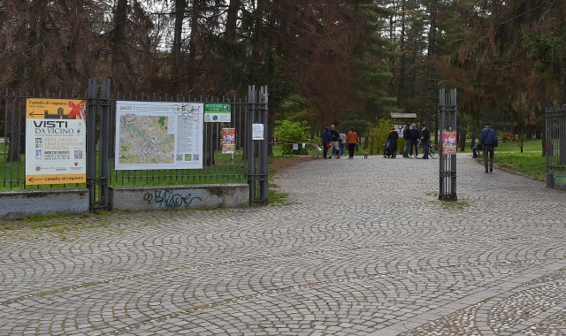 L’ingresso del Parco del Castello dove è avvenuto l’episodio
