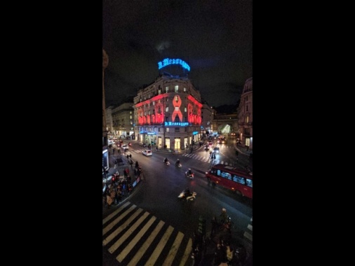Il Messaggero si illumina con la sua storia per i 145 anni