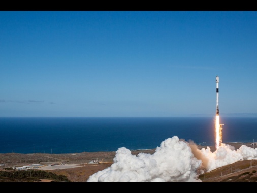 La Corea del Sud lancia il suo primo satellite spia con SpaceX