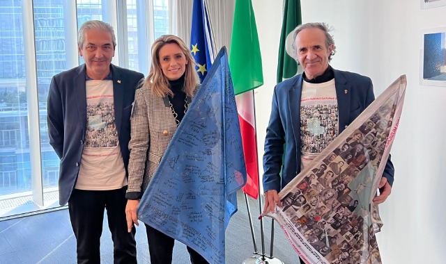 L’assessore Francesco Caruso con i due protagonisti dell’itinerario musicale