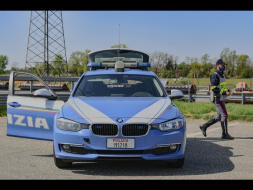 Tentata rapina a un portavalori sulla A4, con tir di traverso