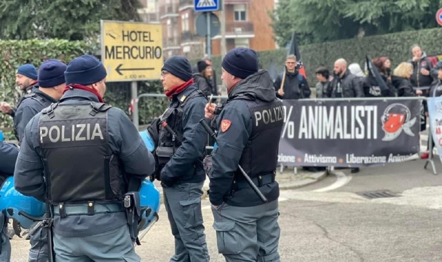 Proteste a Saronno: «Niente animali alla Sagra di Sant’Antonio»