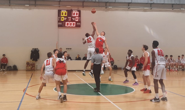 Basket, derby under 19: vincono i Roosters Varese
