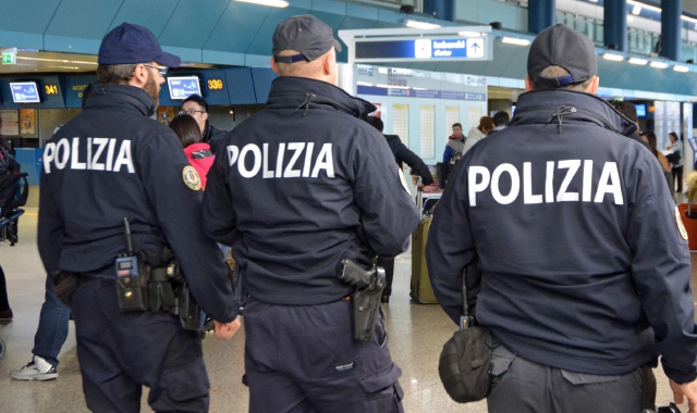 L’arresto compiuto dagli agenti del Settore Polizia di Frontiera di Domodossola (Foto Redazione)