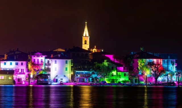 Il gioco di luci all’Isola dei Pescatori