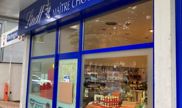 Legnano, spaccata all’emporio della Lindt