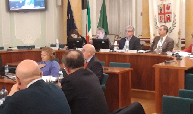 Provincia di Varese, è scontro sul bilancio
