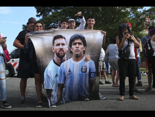 Maradona-Messi, una maglia del 'Pibe' vale più di 6 della Pulce