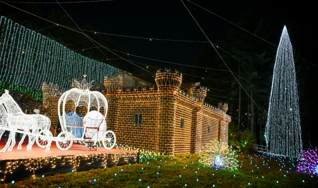 Le luci di natale di Leggiuno (Foto Archivio)