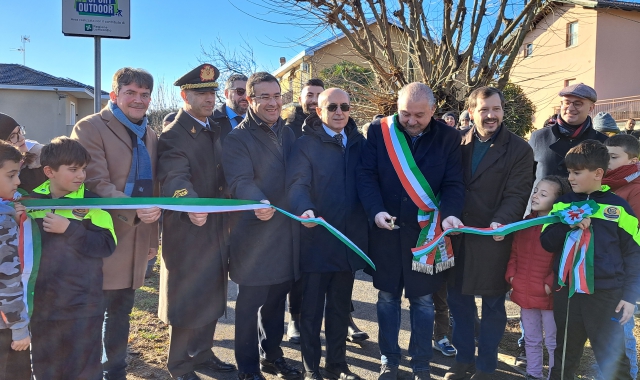 Cavaria inaugura il campo da basket
