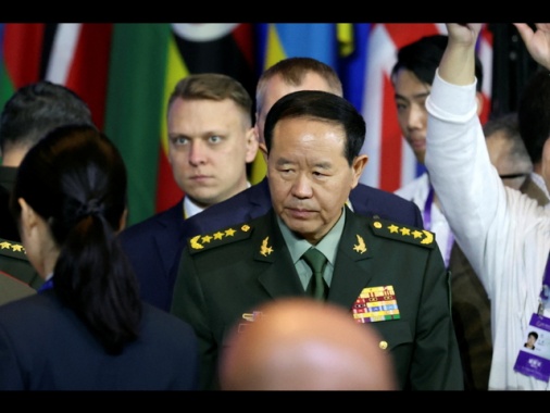 Primo colloquio da 16 mesi tra capi militari di Usa e Cina