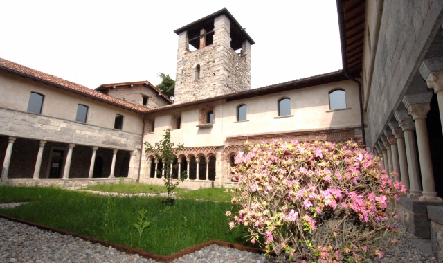 Il Chiostro di Volterre a Gavirate dove si terrà la mostra di presepi (Foto Archivio)