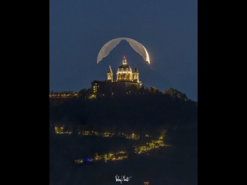 Superga e il Monviso, 'foto del giorno Nasa' è di Torino