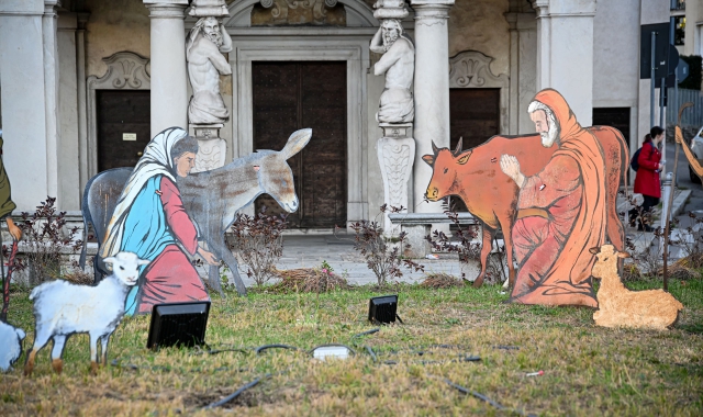 Varese, furto del Gesù Bambino al presepe della Madonnina in Prato