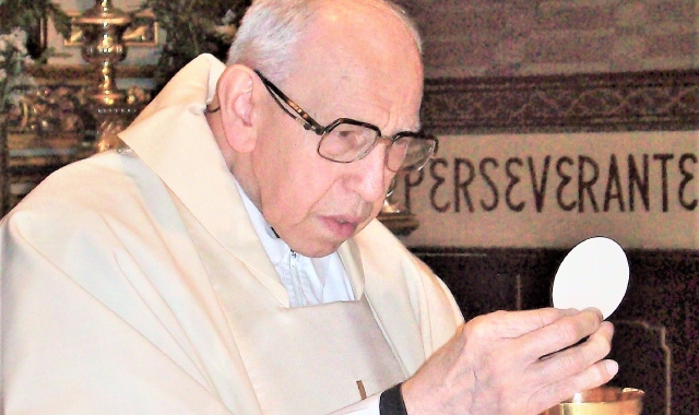 Sesona, morto il prete esorcista