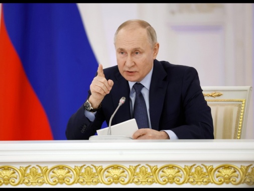 Putin, 'non arretreremo mai, nessuno può dividerci'