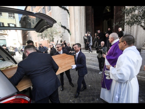 Folla ai funerali di Paolo Graldi a Roma