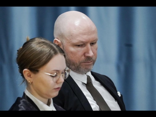 Breivik, 'la Norvegia cerca di spingermi al suicidio'