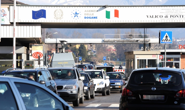 Richiesta la tutela del lavoratore frontaliere (Foto Archivio)