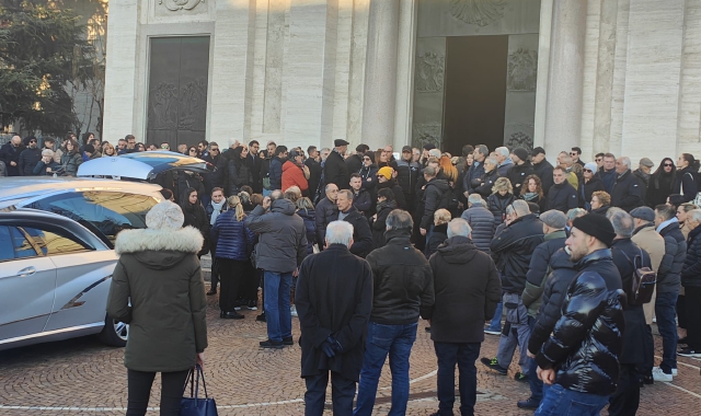 I funerali a Parabiago di Roberto Biancon (Pubblifoto)