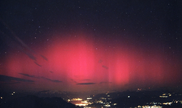ll fenomeno delle aurore boreali nei cieli del Varesotto a fine 2023 (Foto Archivio)