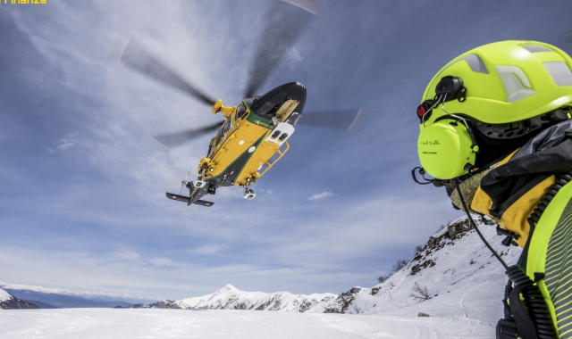 In azione il reparto aereo della Guardia di finanza di Varese