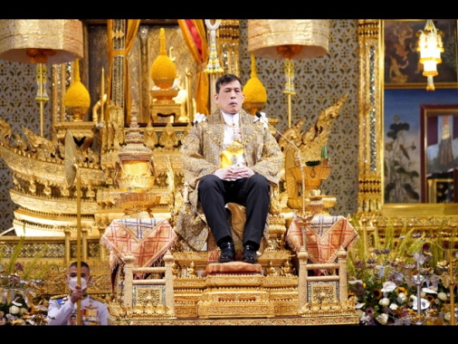 Thailandia: insulta famiglia reale, condanna record a 50 anni