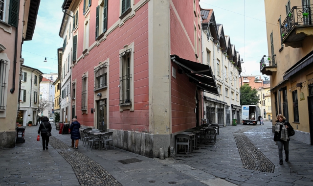 La Piccola Brera, con via Cattaneo e via Cavallotti, nel centro storico di Varese (foto Blitz)