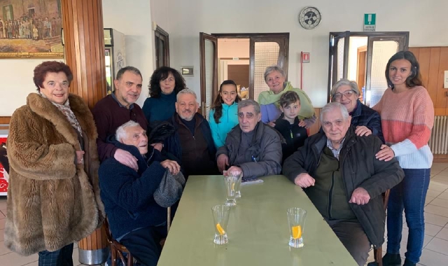 Azzate in festa per i 102 anni del maestro Antonino