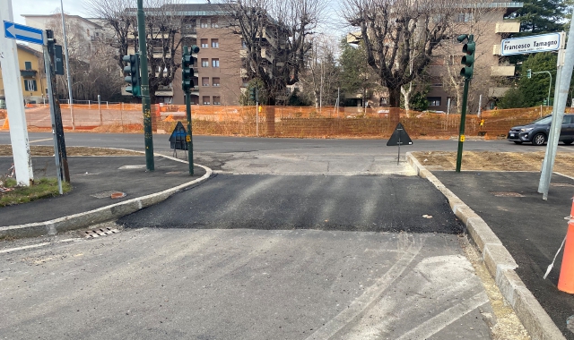 Varese, in via Tamagno e in via Gradisca “spuntano” i dossi