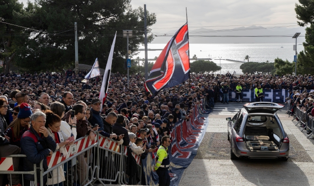 L’arrivo del feretro di Gigi Riva nella basilica di Bonaria