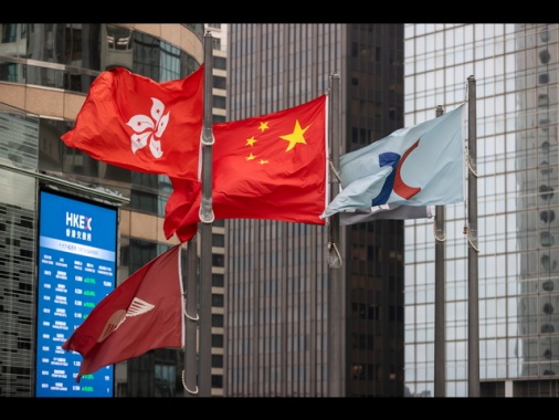 Borsa: Hong Kong positiva, apre a +1,62%