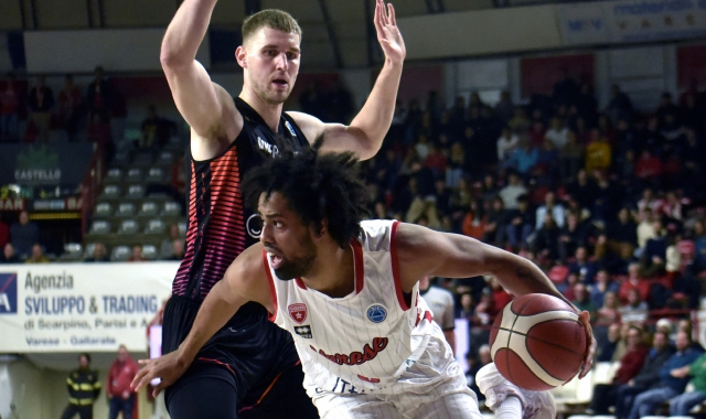 Tomas Woldetensae, Varese (foto Puricelli - Blitz)