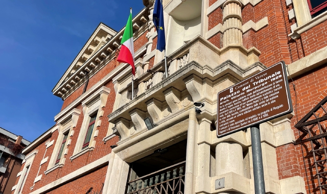 Tradito dal tatuaggio l’uomo che rapinò un tredicenne a Gavirate: condannato