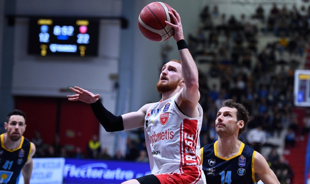Nico Mannion protagonista del successo in volata dell’Openjobmetis  (Foto Ciamillo)