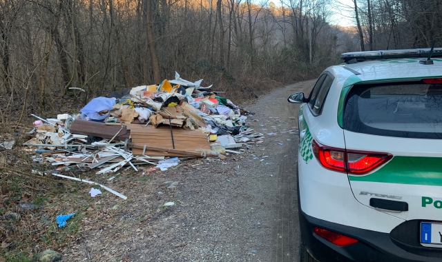 Cantello, rifiuti abbandonati: «Furboni, vi starò addosso»