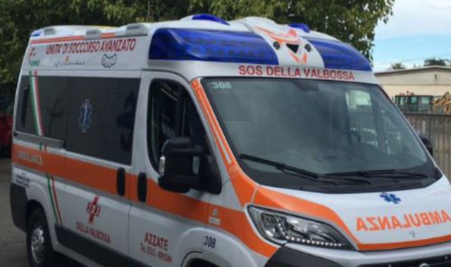Assaliti da cani sulla pista ciclabile: uomo operato d’urgenza