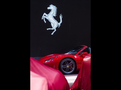 Ferrari vola a +9% in Borsa con i conti e voci su Hamilton