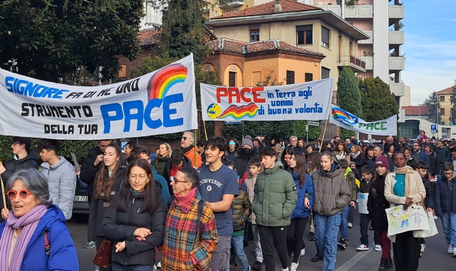 Cammino per la pace: in 1.500 a Gallarate