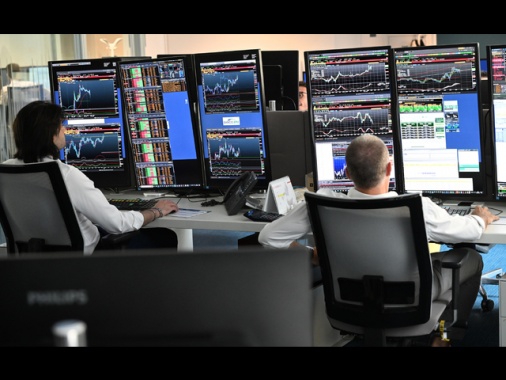 Borsa: Milano apre in rialzo (+0,23%), vola Unicredit (+6%)