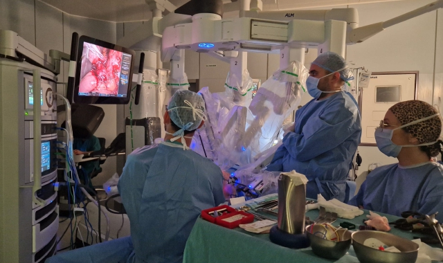 Un momento dell’intervento, che ha coinvolto: Dr. Livraghi Lorenzo, Dr. Borroni Giacomo, Dr. Conti Lorenzo, Dr. Pietro Calcagno, Dr. Ferrari Pietro, Dr. Cocozza Eugenio (Foto AsstSetteLaghi)