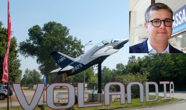 La sede di Volandia e nel riquadro Andrea Cassani