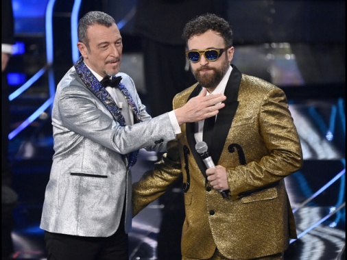 Dargen D'Amico torna a chiedere il cessate il fuoco