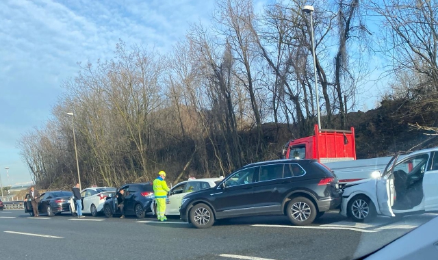 Tamponamento a sei, caos in Autolaghi