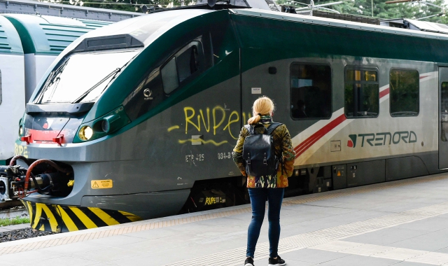 Lo sciopero dei treni durerà fino alle 17 di oggi (foto Archivio)