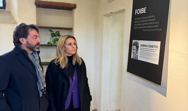 L'assessore lombardo alla Cultura, Francesca Caruso all'esposizione Il Giorno del Ricordo - Conoscere per Ricordare al Monastero di Lonate Pozzolo (Foto Redazione)