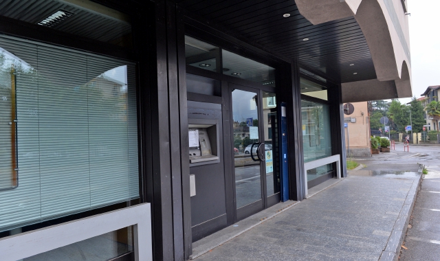Una sede bancaria chiusa a Varese