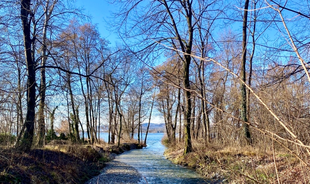 Oltrona al lago, frazione di Gavirate